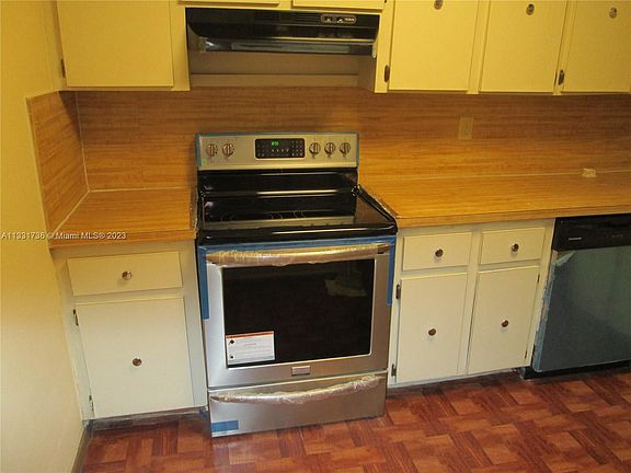 3rd image of 7150 Indian Creek Dr APT 302