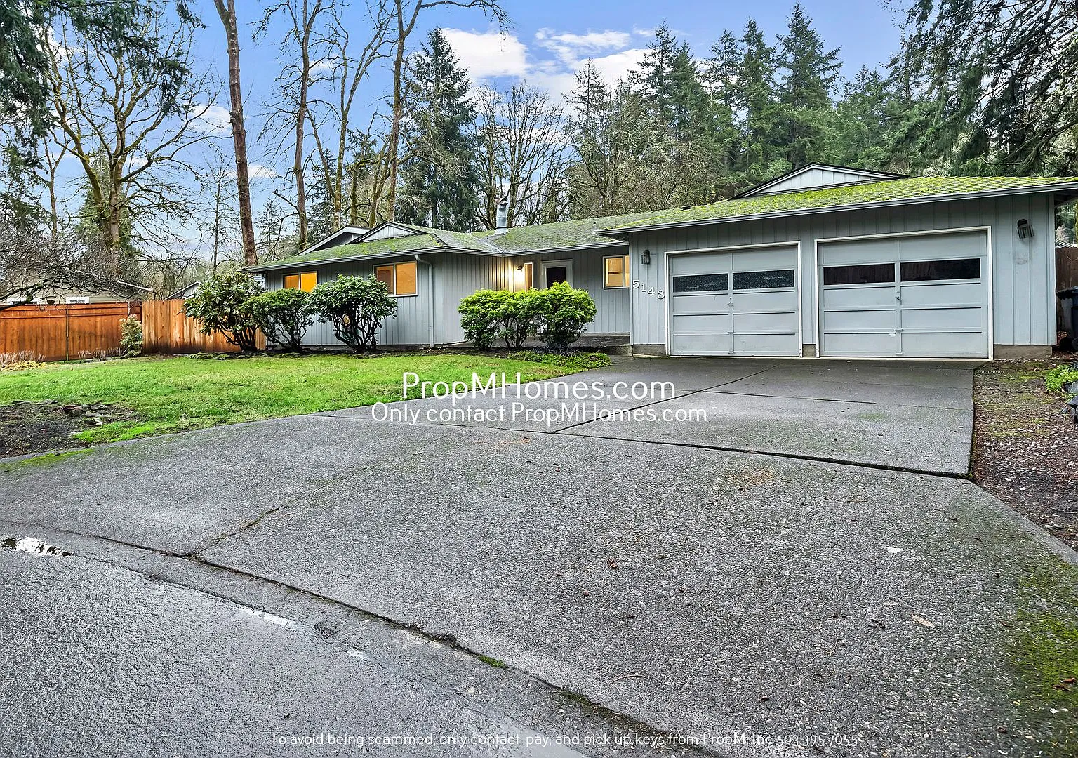 Beautiful Three Bedroom In Lake Oswego W/ A Bonus Room! — Photo 1