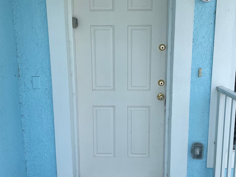 1st image of 3165B Sun Lake Ct