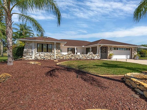 5th image of 12 Bunker Ln
