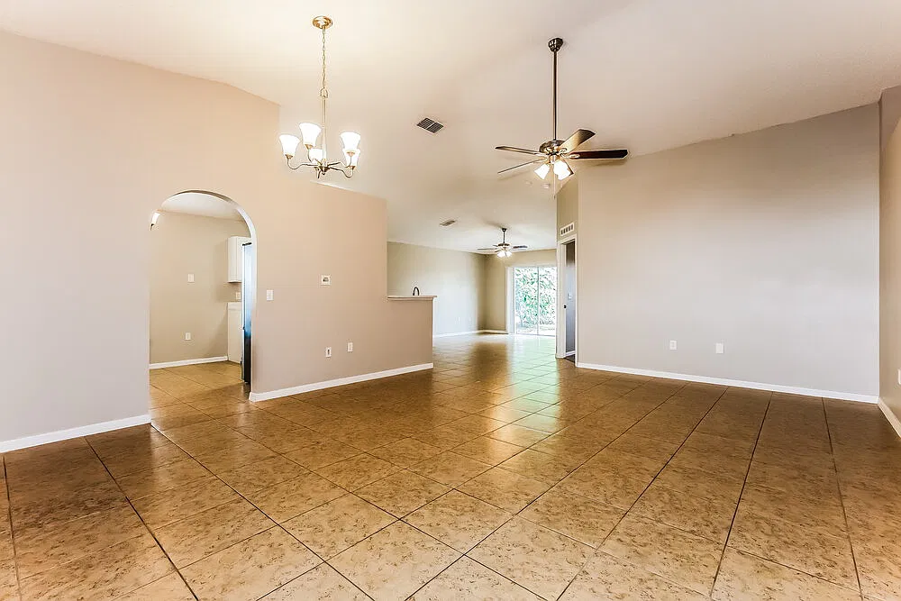 3 bed, 2.0 bath, 1614 sqft, $3,040 — Photo 4