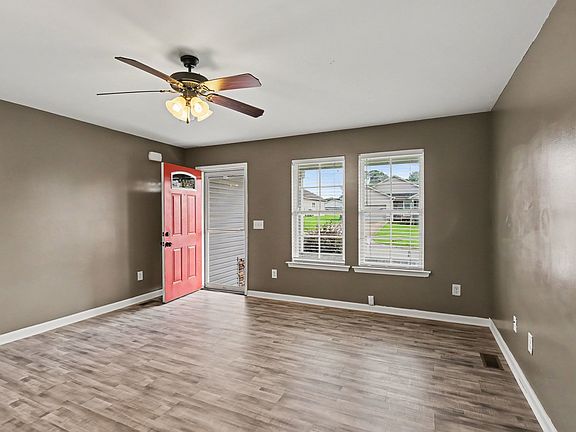 4th image of 209 Woodsong Ln