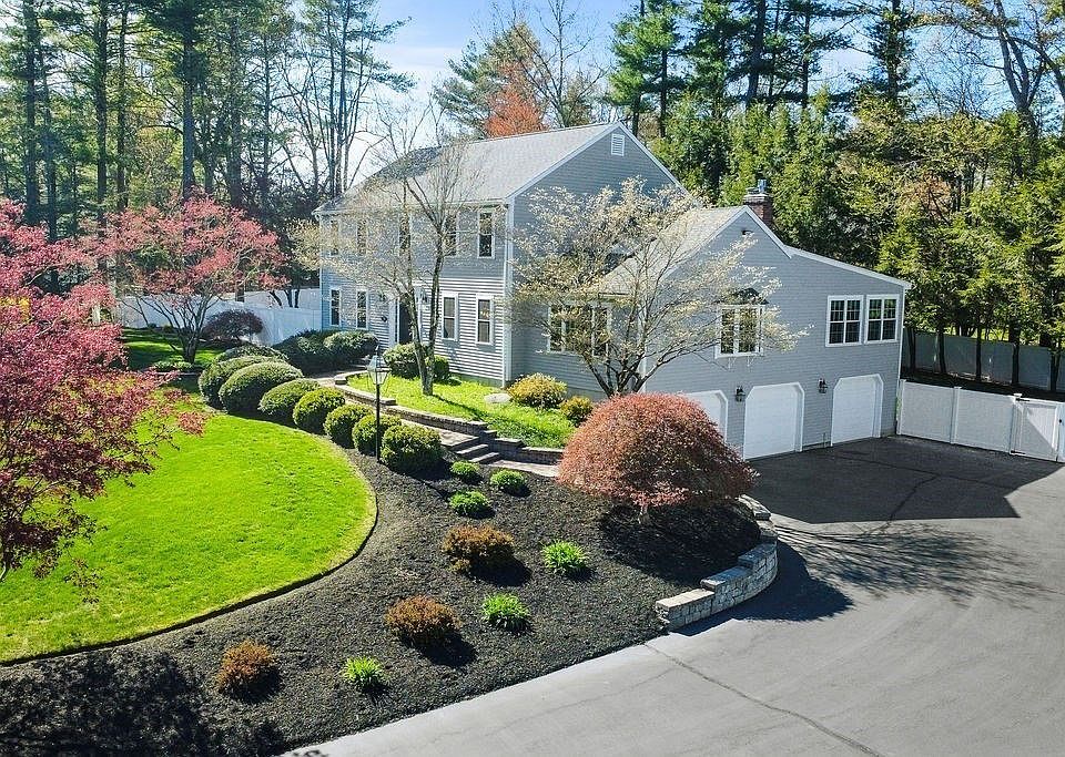 1st image of 14 Lancelot Ln