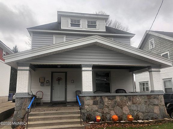 2nd image of 904 Bates St SE