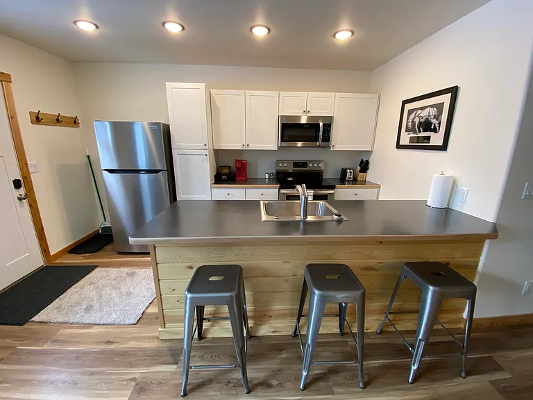 560 Bullion Dr — Photo 3