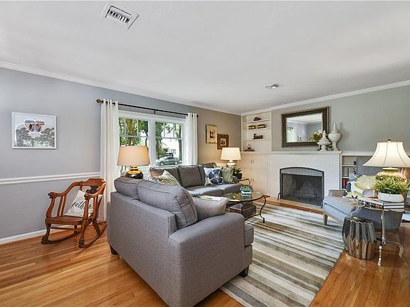 2nd image of 1310 Belleaire Cir
