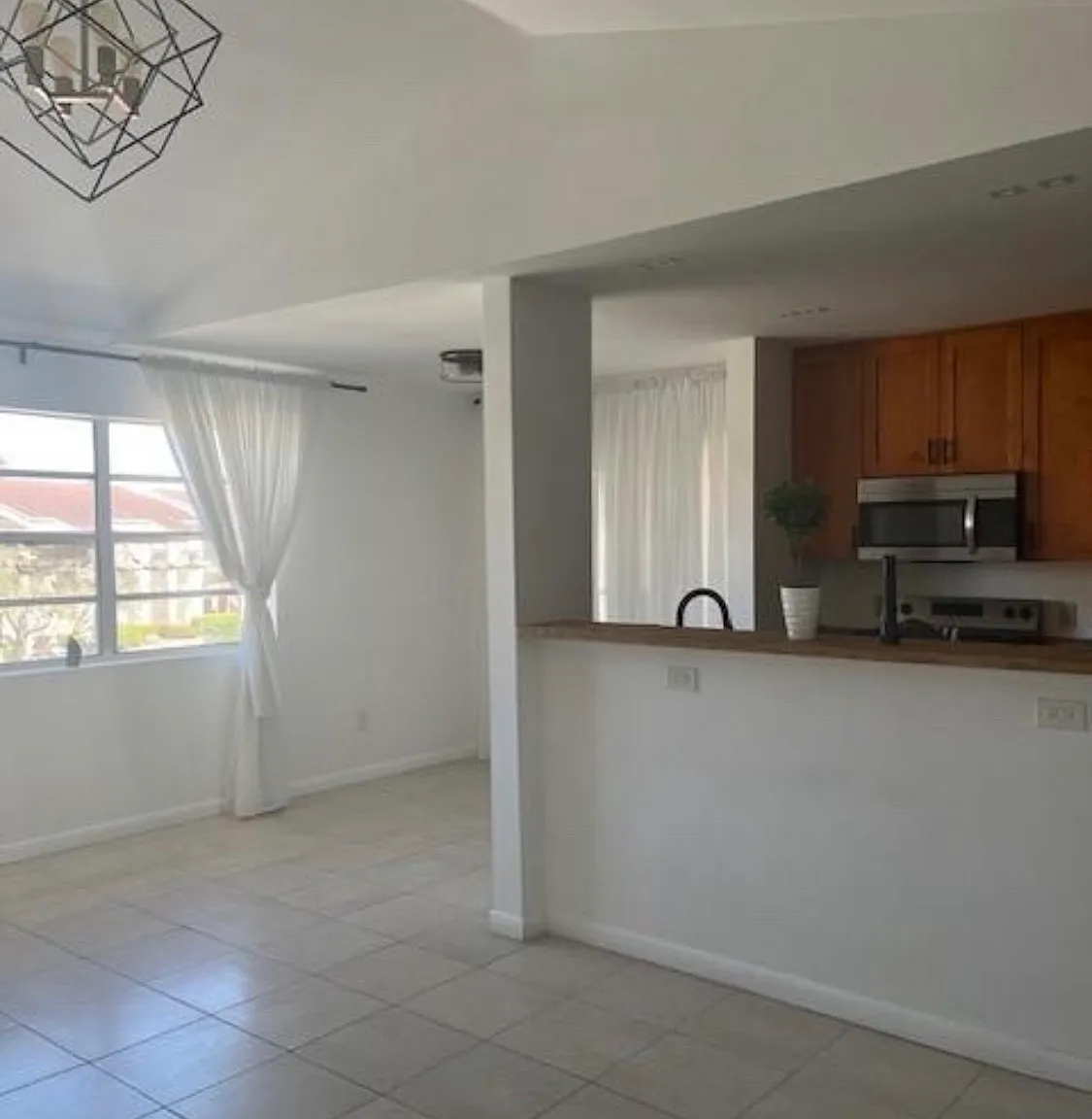 2 bed, 1093 sqft, $2,350 — Photo 1