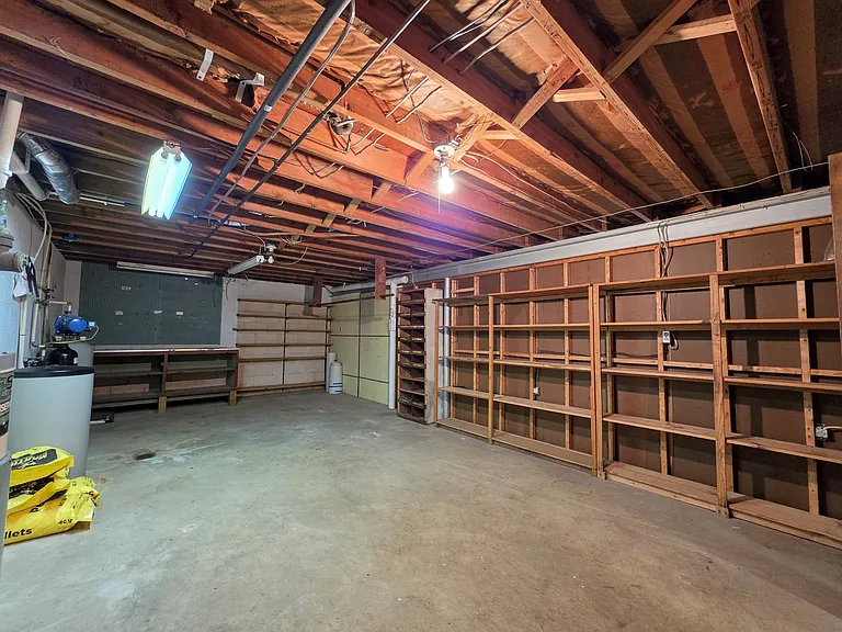 2 Colonial Ave — Photo 20