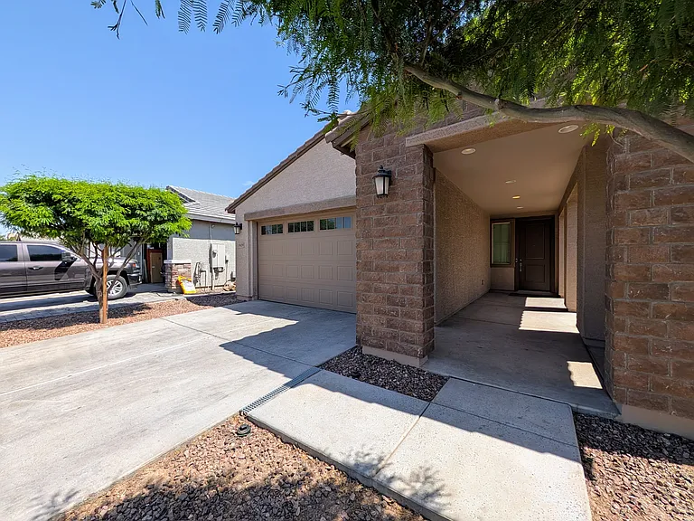 9509 W Sells Dr — Photo 30