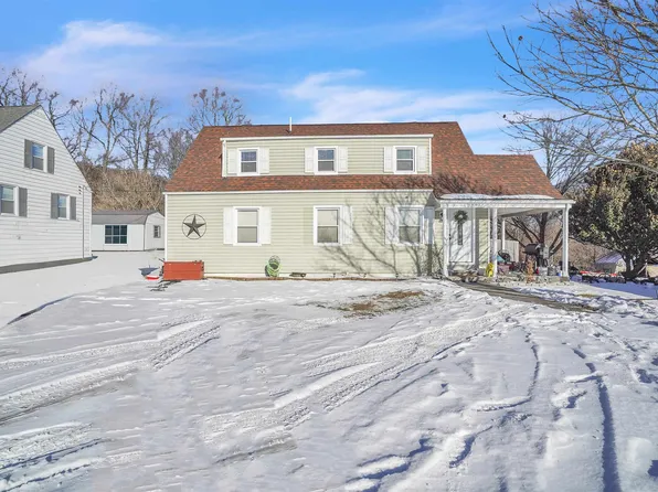 408 Hopkins St, Narrows, VA 24124