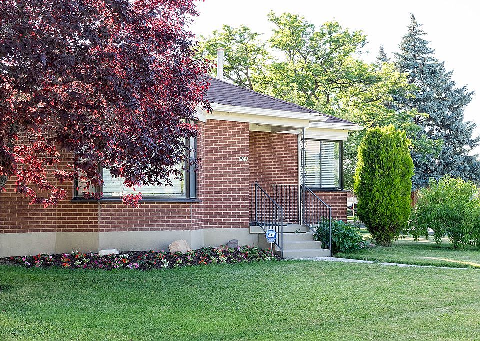 1st image of 925 N American Beauty Dr