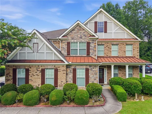 31 Village Green Ct SW, Lilburn, GA 30047