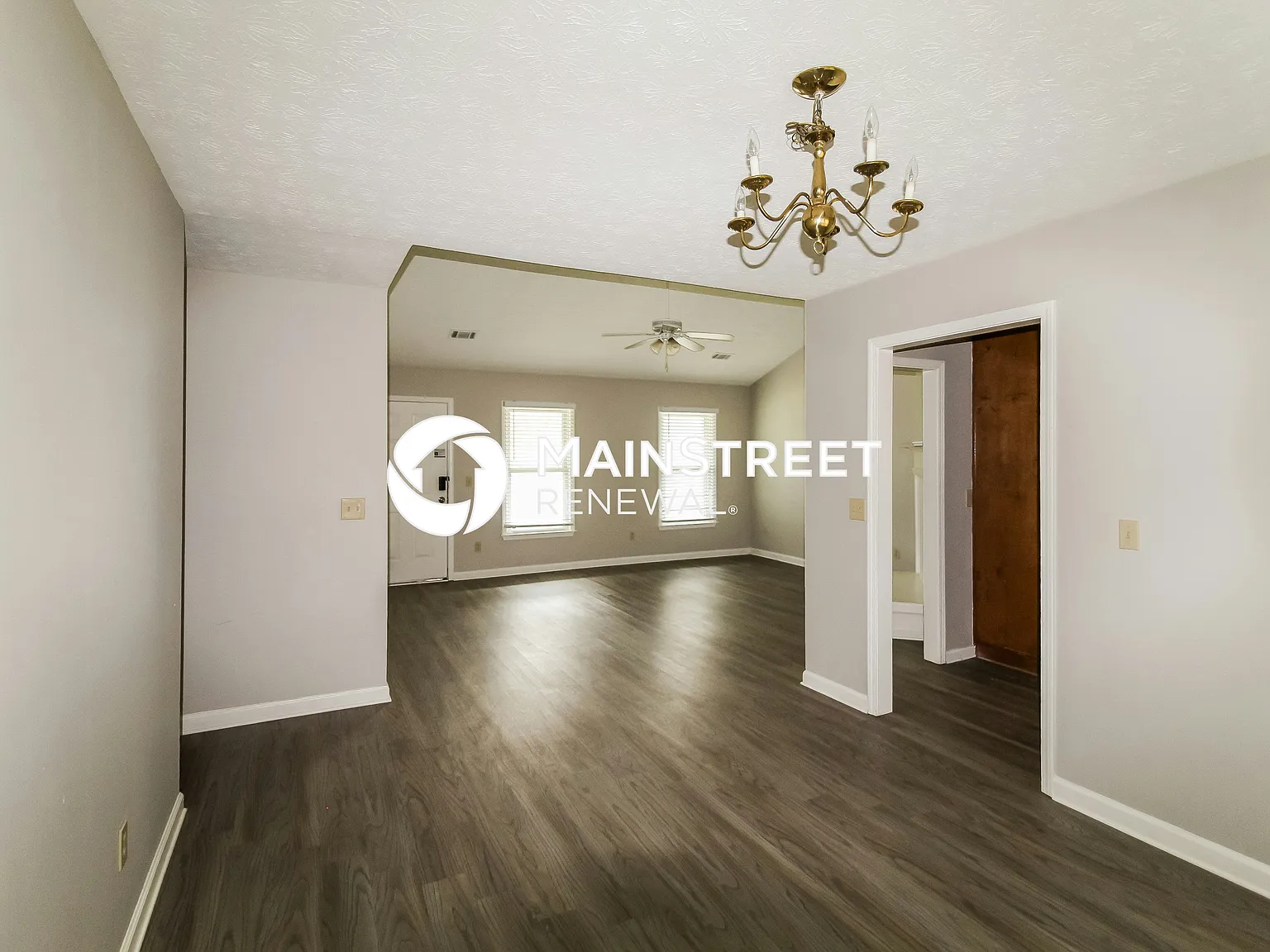 608 Hunters Cove Ln — Photo 3