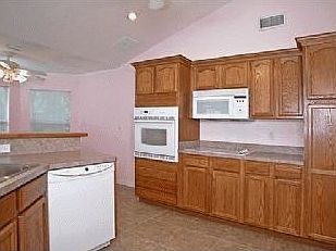 4th image of 27134 Pine St