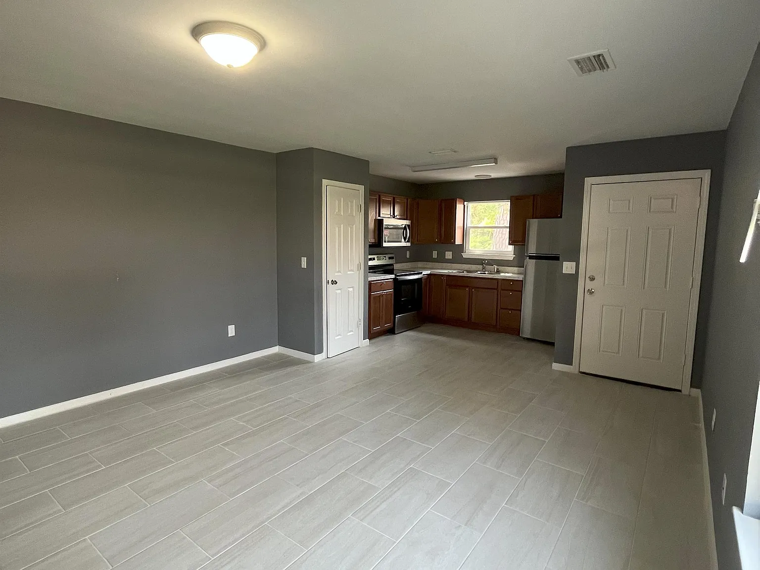 19 Park Circle Southeast Unit D - 1 — Photo 3