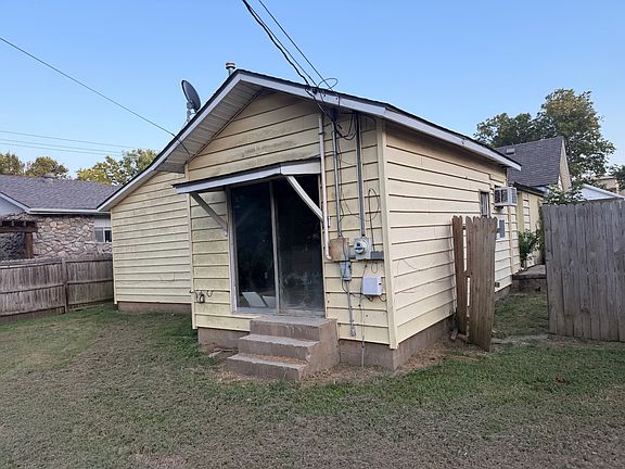 4th image of 710 W Maple Ave
