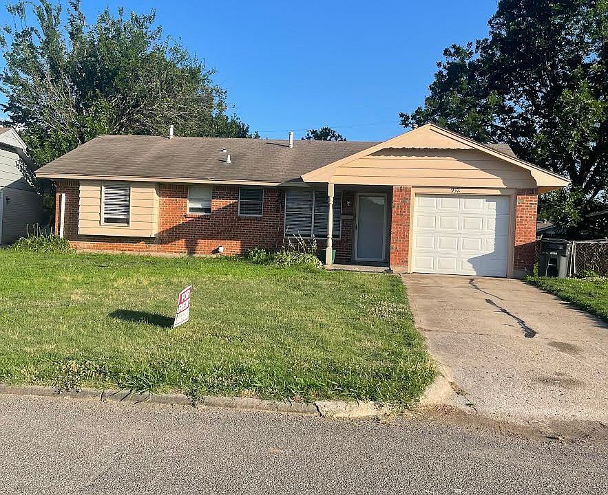 1st image of 932 SW 2nd St