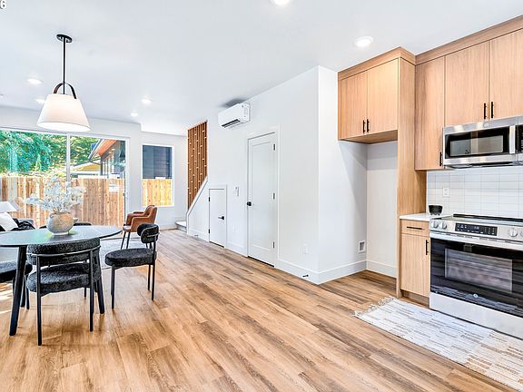 5th image of 4495 SE Division St