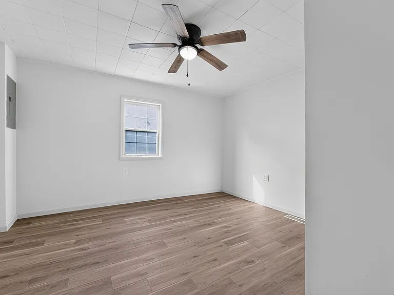 138 Austin Ave — Photo 19
