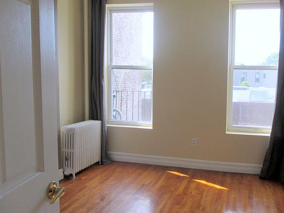 5th image of 590 Vanderbilt Ave APT 3