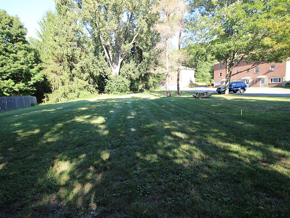 2nd image of 123 Snyders Lake Rd #1