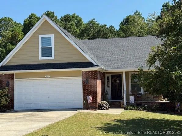 5013 Miranda Dr, Hope Mills, NC 28348