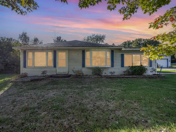 10429 Summit Ave NE, Rockford, MI 49341