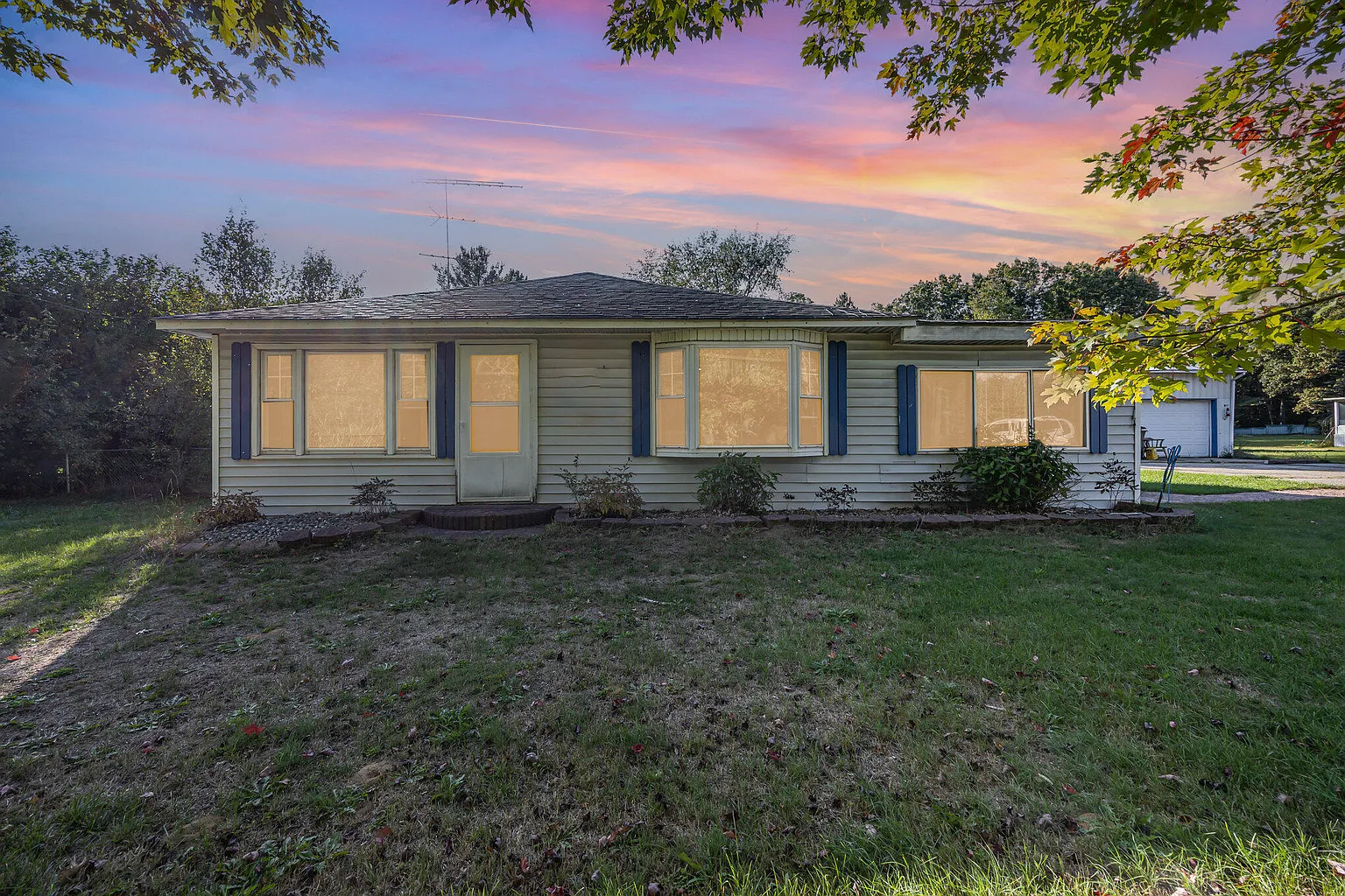 10429 Summit Ave NE photo 1