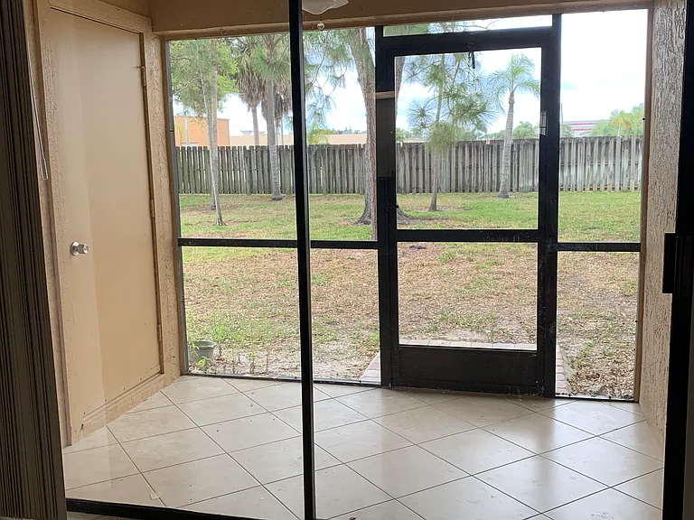 2111 Crystal Dr #2 — Photo 10