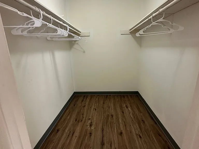 University Park Apartments near Cornell University — Photo 371