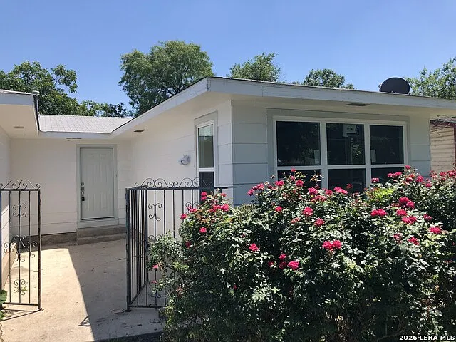 154 Ferris Ave — Photo 2