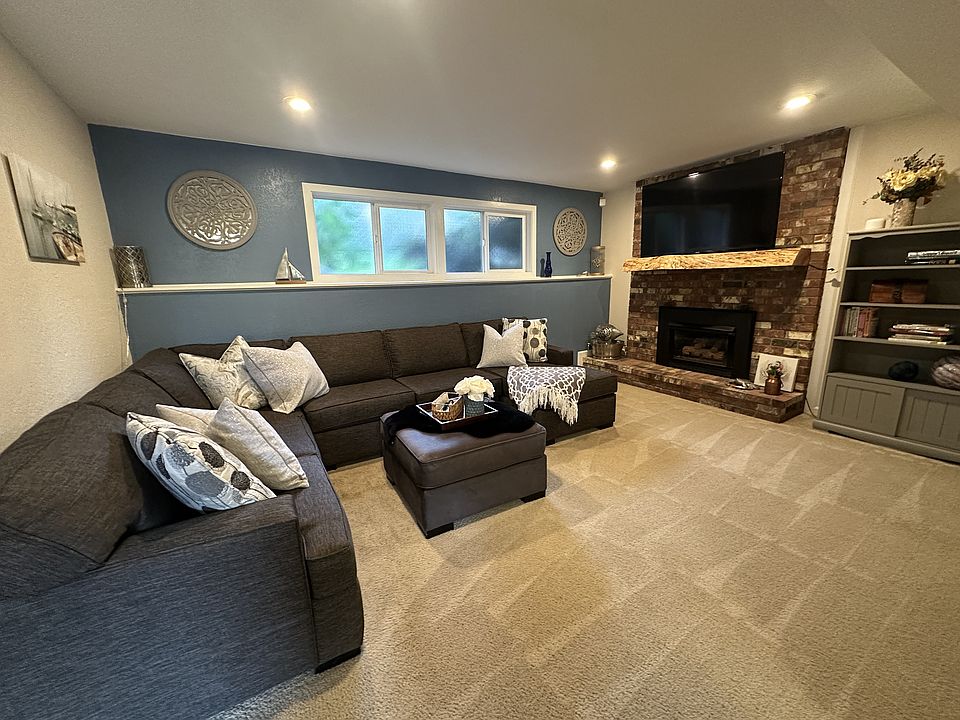 1st image of 210 Capella Dr NW
