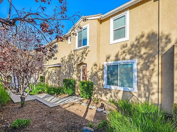 3rd image of 27580 Darrington Ave Unit 3