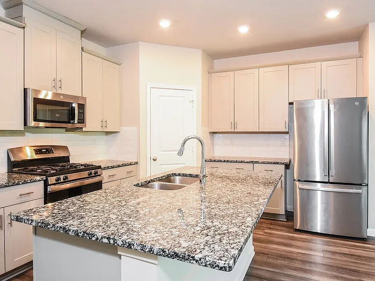 6068 Hickory Creek Ct — Photo 10