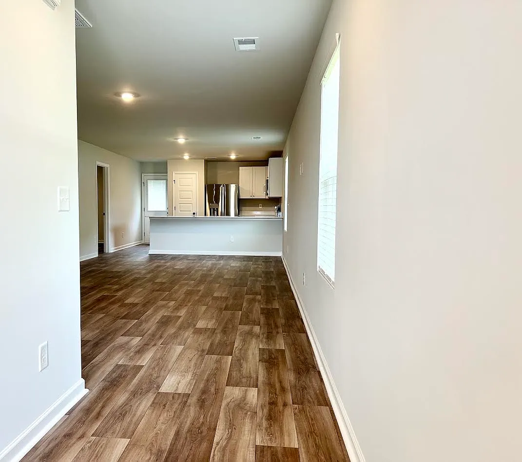 3 bed, 1212 sqft, $1,850 — Photo 2