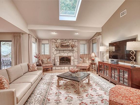 3rd image of 2663 Stony St