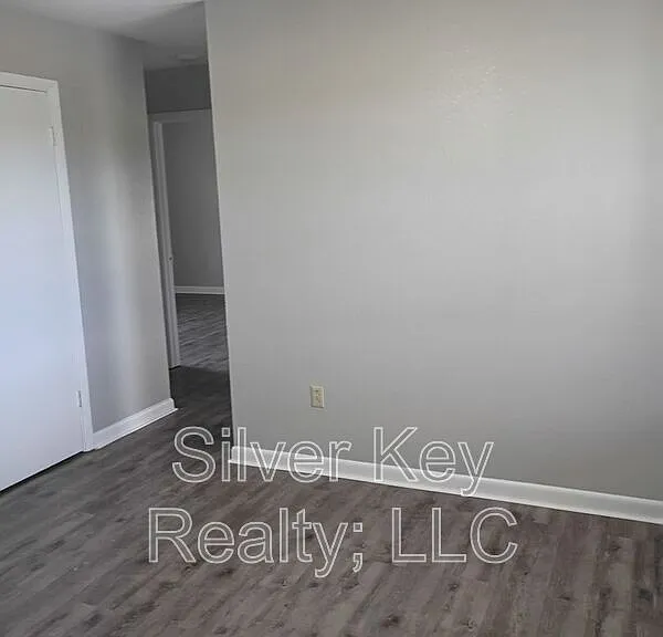 823 Englewood Rd #10 — Photo 2