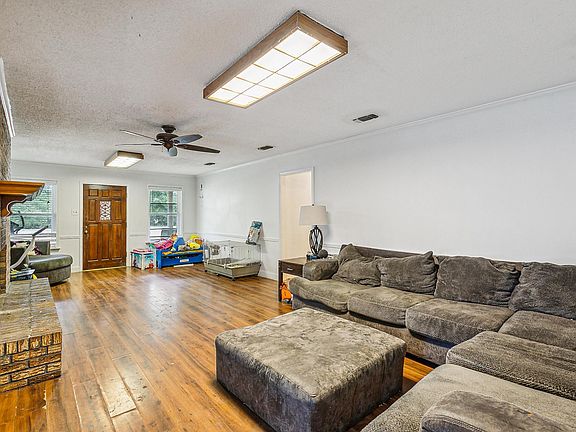 3rd image of 35093 Oak Place Dr