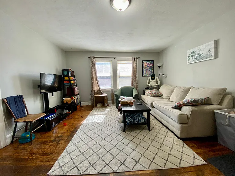 4907 Washington St #1R — Photo 2