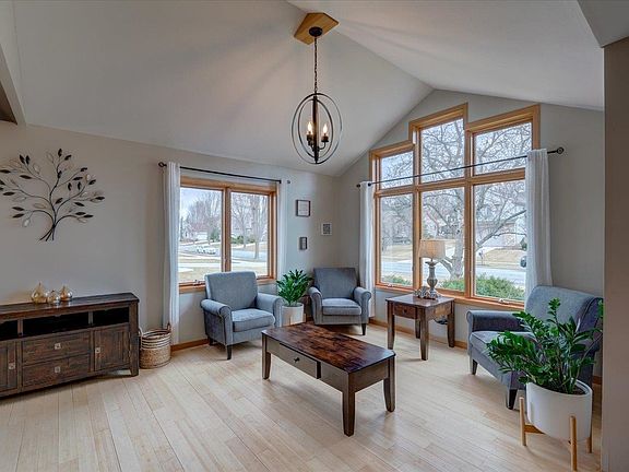 5th image of 310 Ridge View Trl