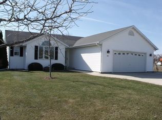 253 Heritage St, Belgium, WI 53004