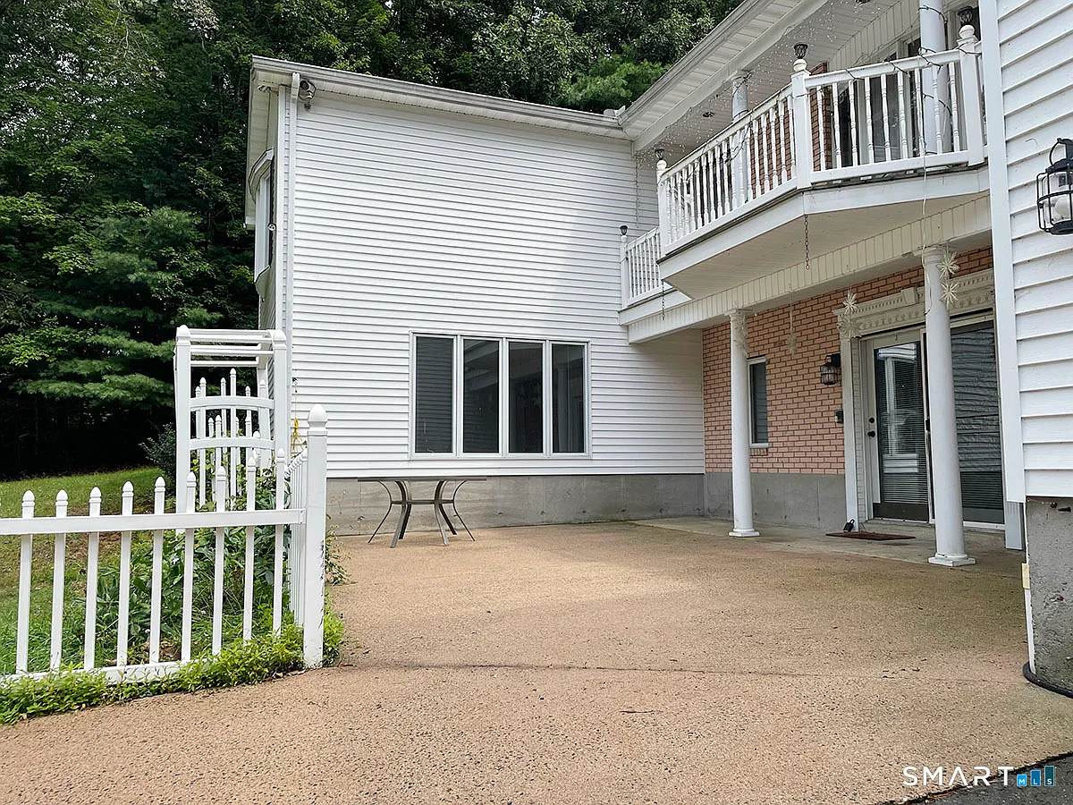 1 bed, 1.0 bath, 1200 sqft, $1,900 — Photo 2