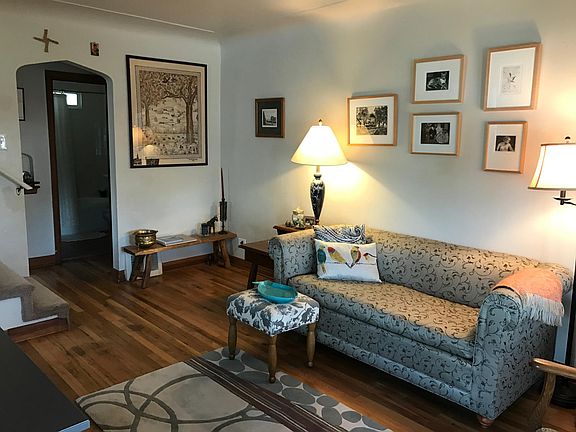 Living room with cove ceilings, golden oak hardwood floors
