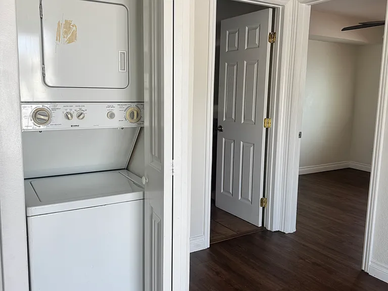 Cascadia Apartments — Photo 16