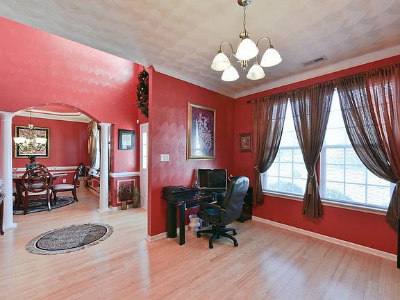 2nd image of 1001 Darlington Ct
