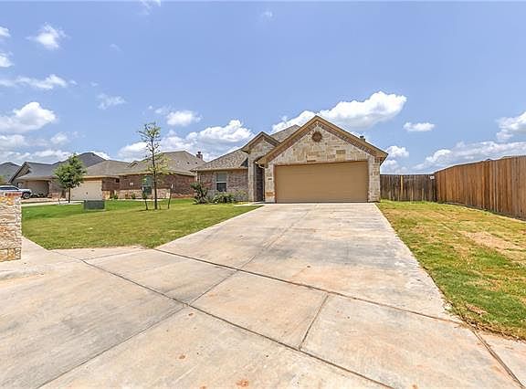 3rd image of 606 Donna Cir