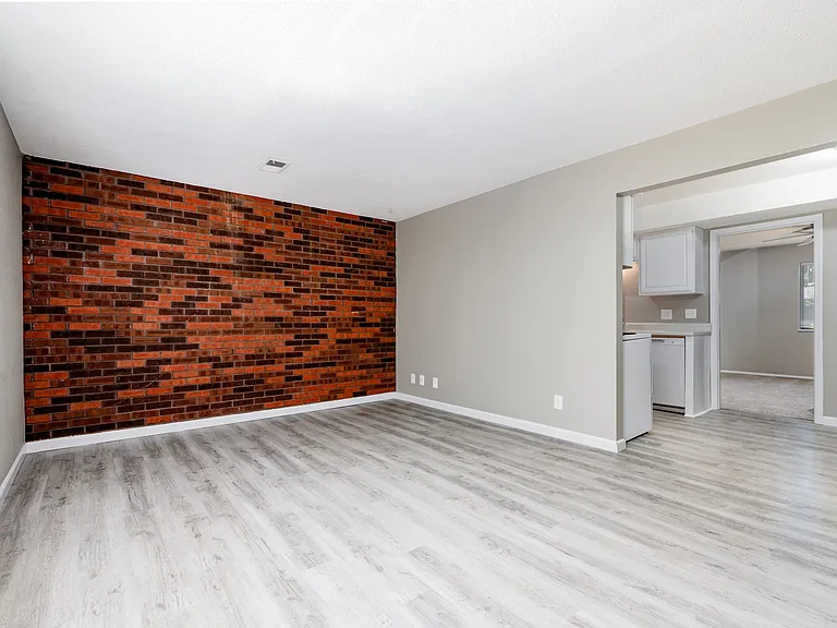 100 Woodhenge Dr — Photo 6