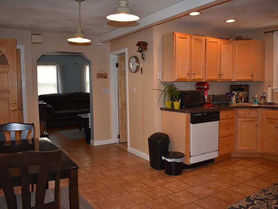 large eat-in-kitchen