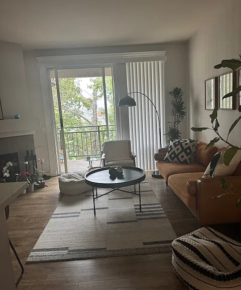 1950 Camino De La Reina #305 — Photo 8