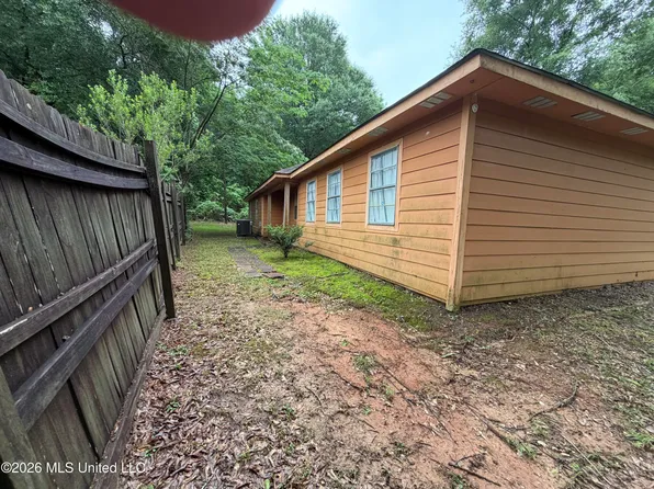 29 Willie Lindsey Dr, Collins, MS 39428